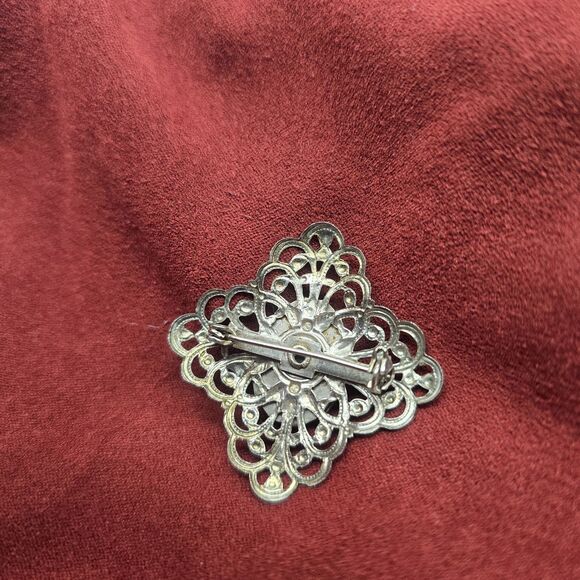 Vintage Victorian Revival Silver Brooch Lapel Pin Black Stone Filigree Cross - Picture 5 of 6